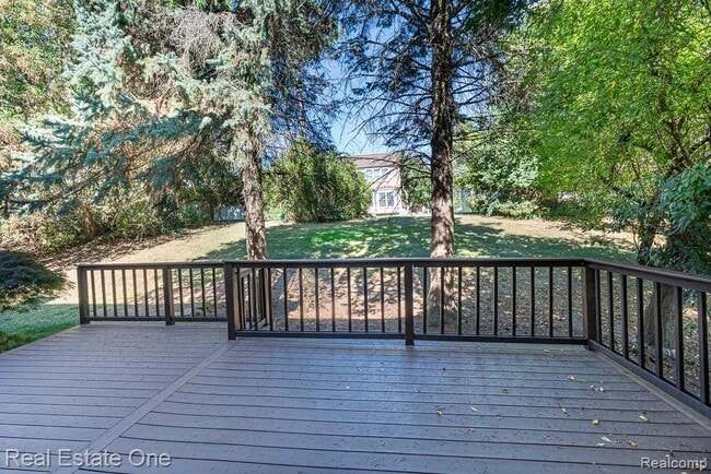 Photo - 619 Whitney Dr