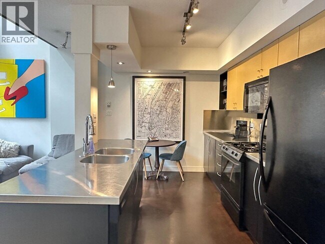 Photo - 1238 Richards St