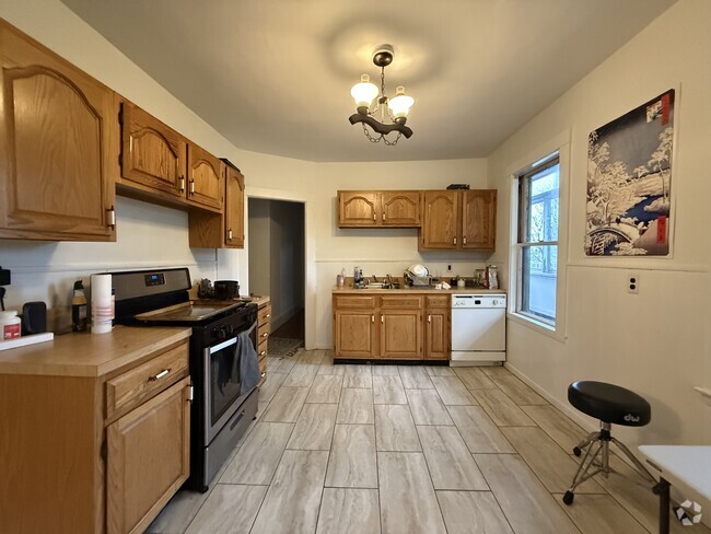 Building Photo - 39 Turner St Unit 3 Rental