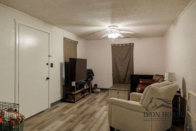 Photo - 123 Hollie St