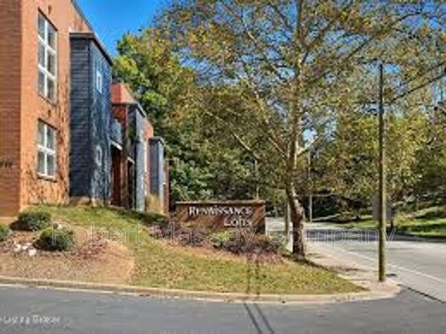 Building Photo - 2745 Grinstead Dr Unit 106