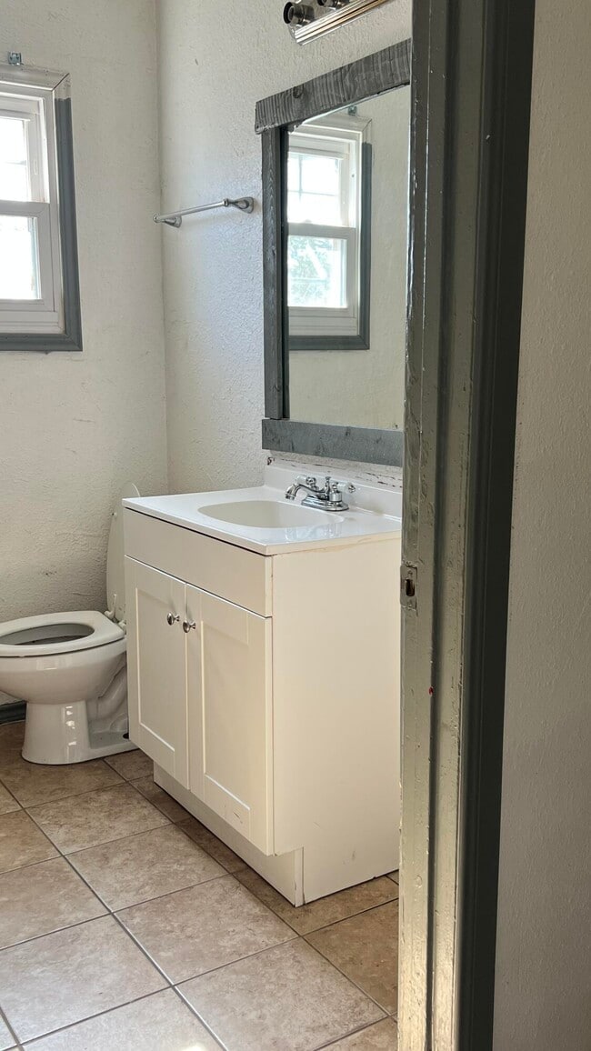 Photo - 1716 E Dartmouth St