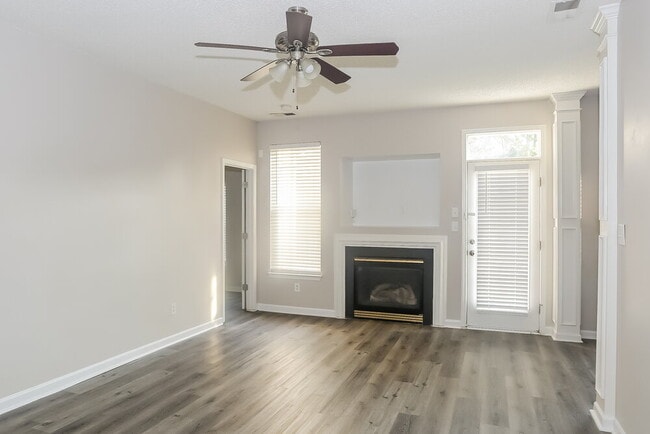 Photo - 5821 Briggs Dr