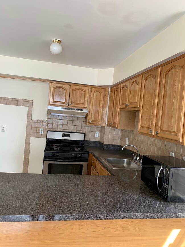 Building Photo - 68 Pamrapo Ave Unit 2