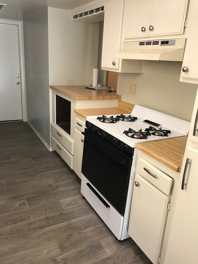 Photo - 440 W Santa Barbara St