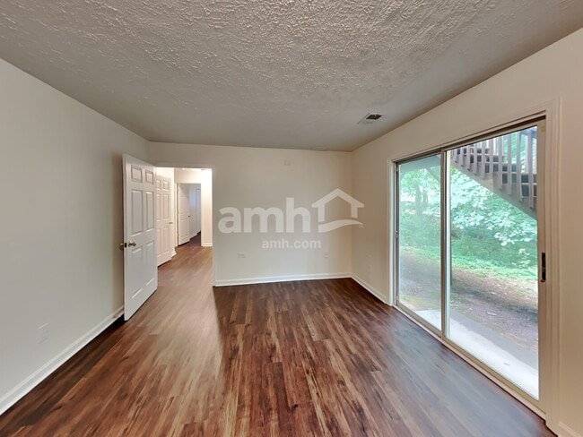 Photo - 2631 Abbots Glen Dr NW