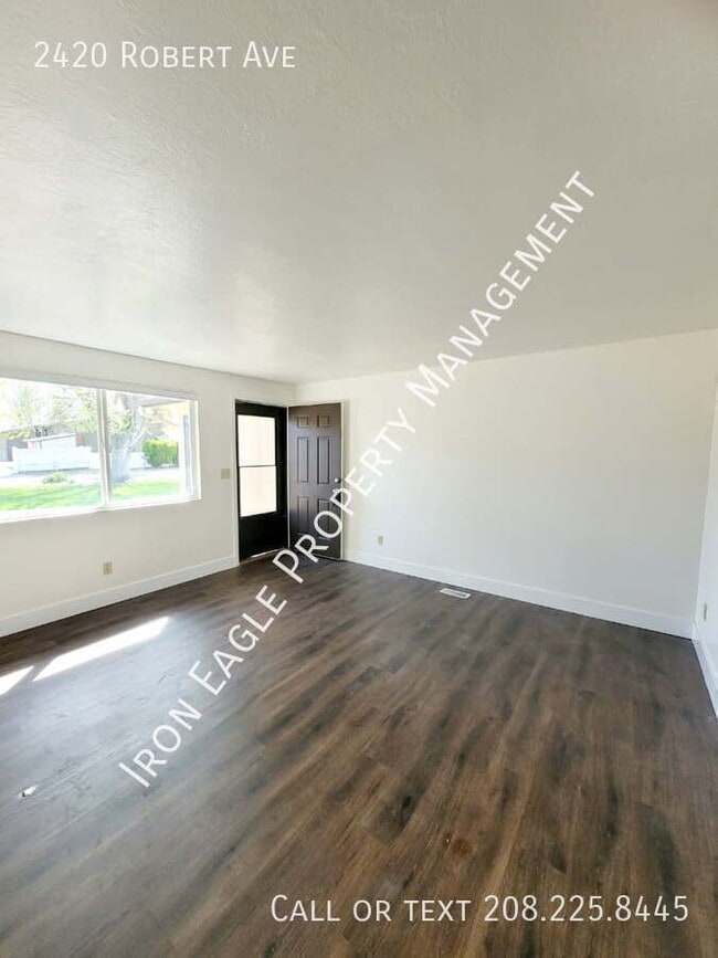 Photo - 2420 Robert Ave