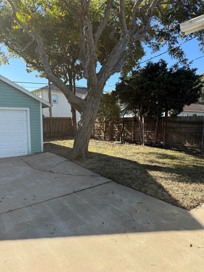 Photo - 4407 Avenue S 1/2