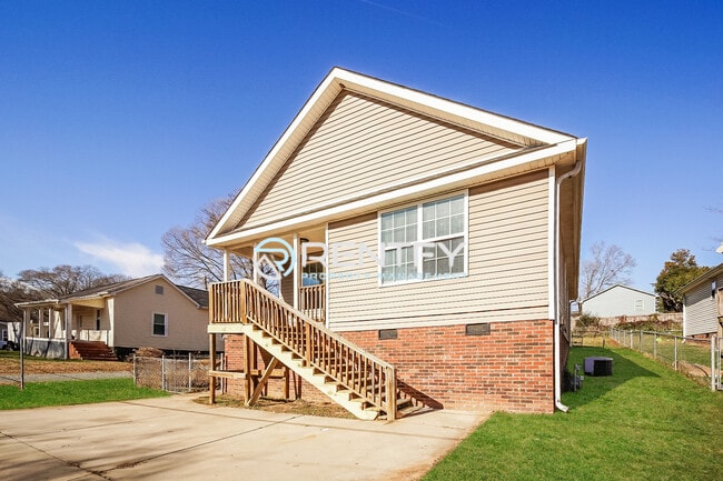 Photo - 1110 Mason St