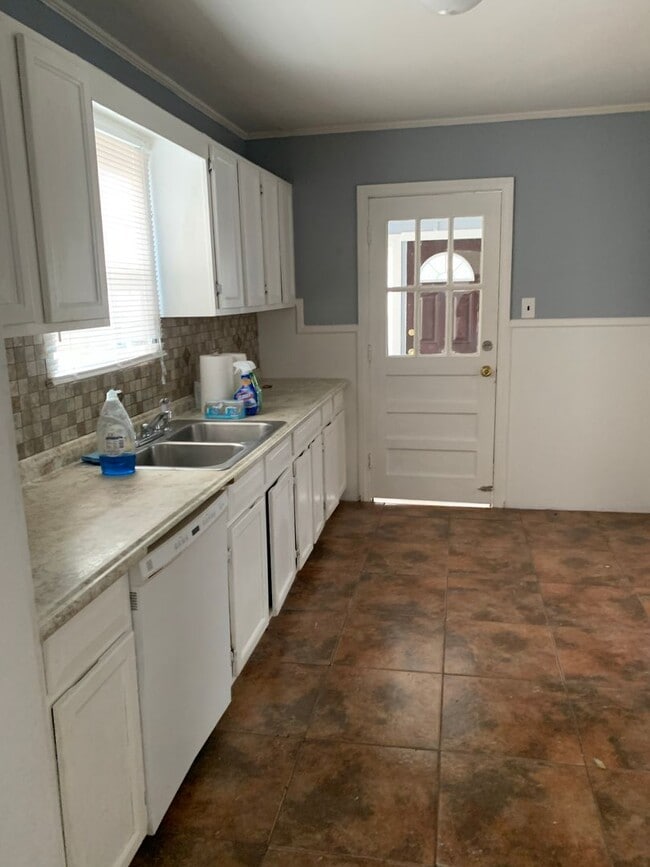 Photo - 1600 E Martin Dr