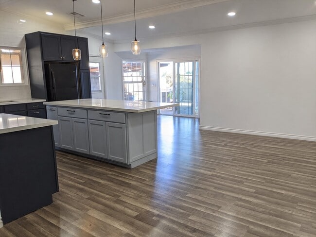 Photo - 892 Vassar St