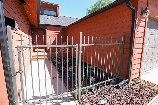 Photo - 1677 Edwards Dr