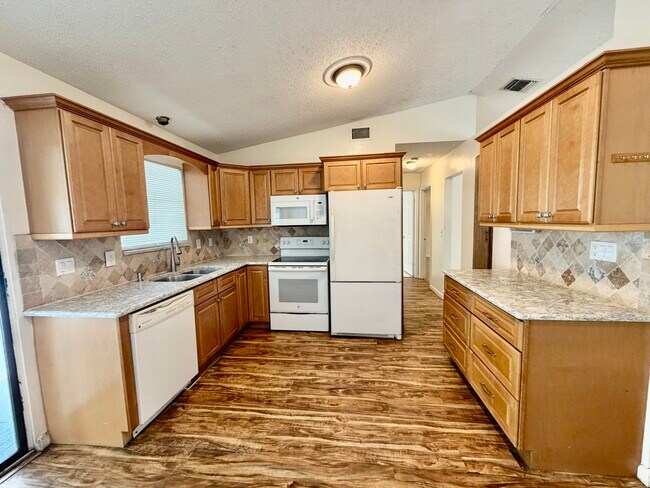 Photo - 7902 Banyan St