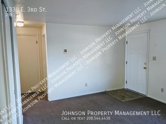 Photo - 1330 E 3rd St