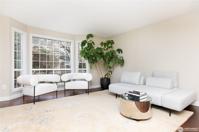 Photo - 4Bd/2.5Ba Kirkland Home