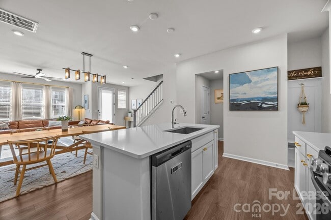 Photo - 915 Kinsey Aly