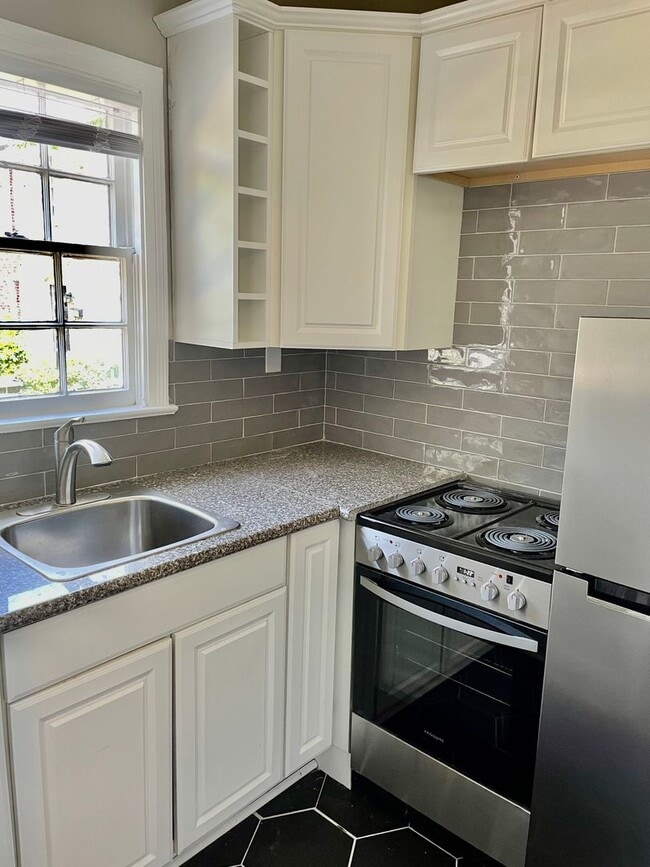 Photo - 49 Radcliffe St Unit B