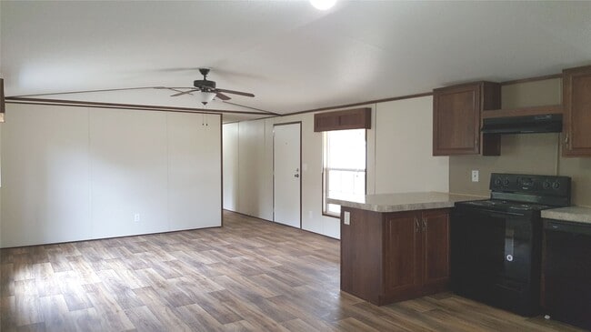 Photo - 108 Young St