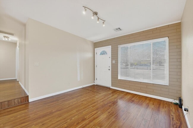 Photo - 1237 Pitt St NE