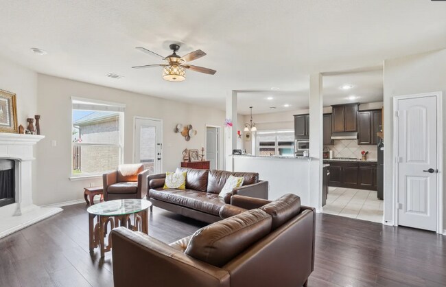 Photo - 2615 Gum Tree Trl