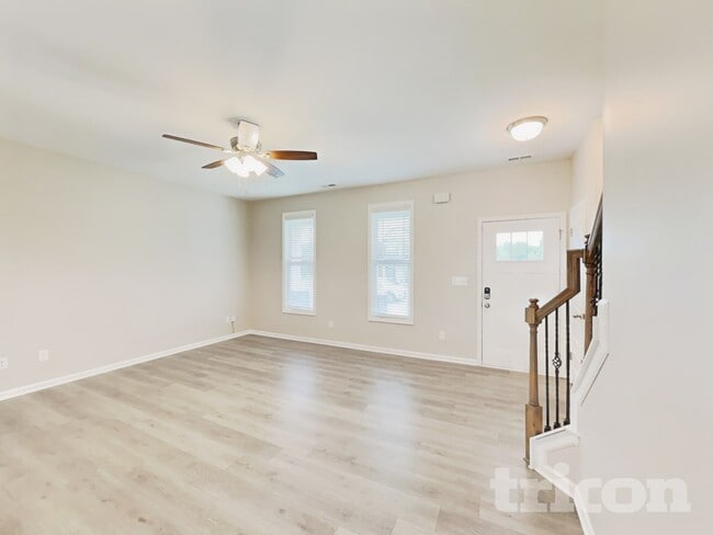 Photo - 338 Buhrstone Ml St