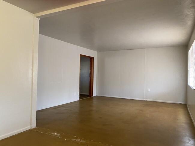 Photo - 1014 W 17th Pl