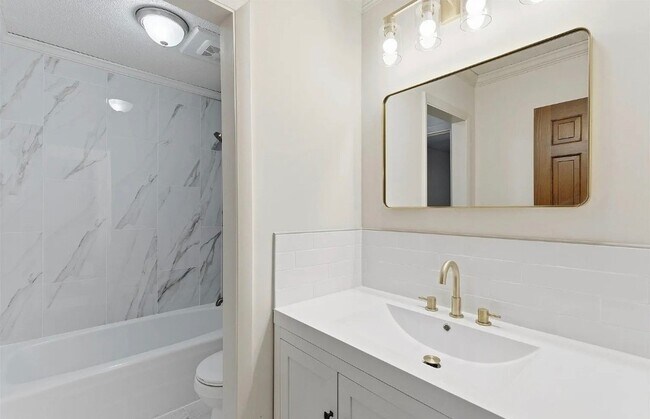 Photo - 1233 Frances St