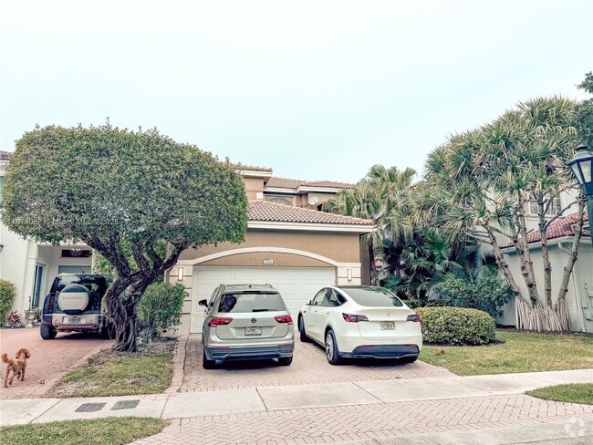 Building Photo - 1621 Diplomat Dr Rental