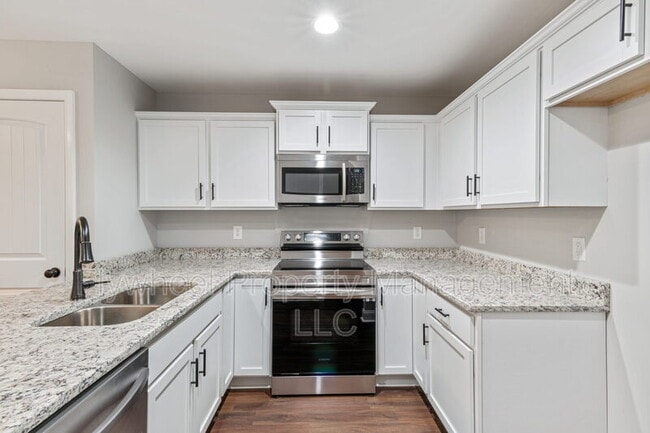 Photo - 2645a Bell St