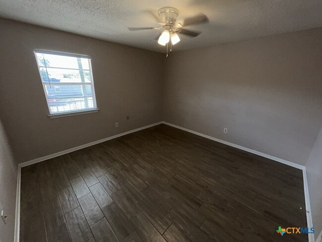 Photo - 105 E Reagan Ave