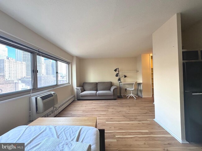 Photo - 2101 Chestnut St Unit 607