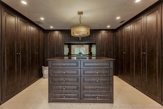 524 Poinciana Dr