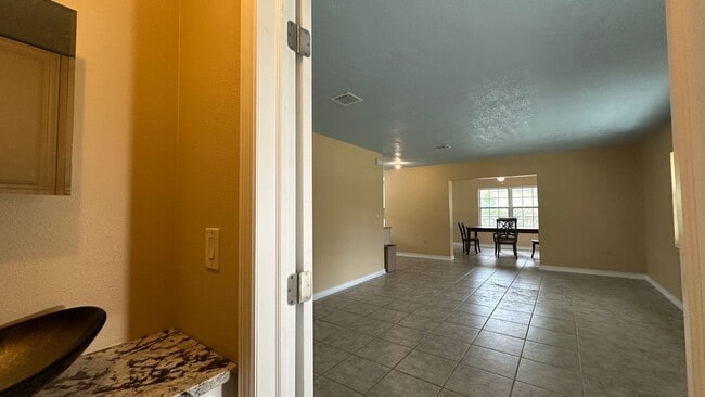 Photo - 261 W Caldwell St