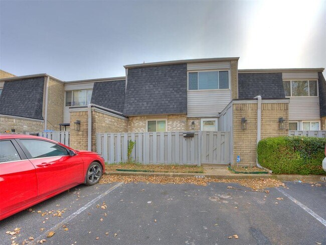 Building Photo - 1402 Bill Carrol Dr