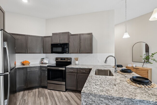 Oakwood - 2BR, 2BA - 1,110SF - Kitchen