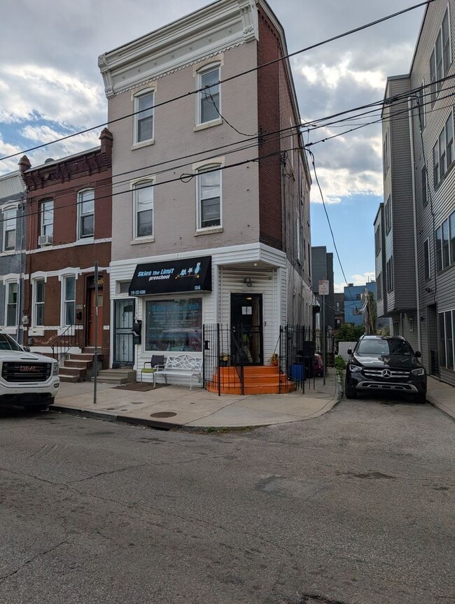 Building Photo - 1346 N 27th St Unit 3rd Fl