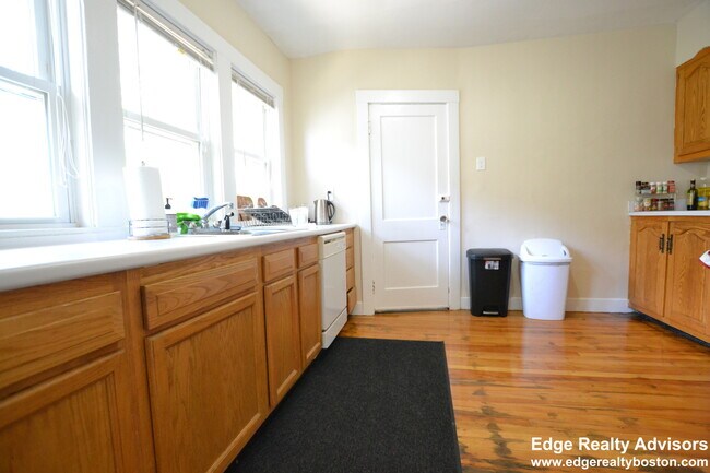 Photo - 39 Nottinghill Rd Unit 2