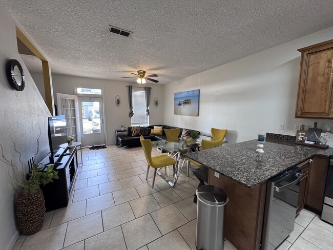 Photo - 1100 Century Oaks Dr