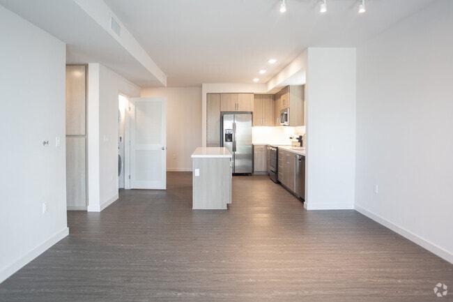 1BR, 1BA-909 SF