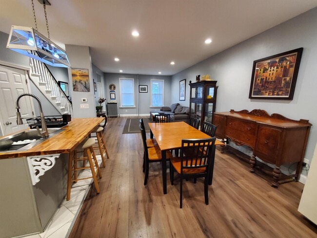 Photo - 472 Ave E