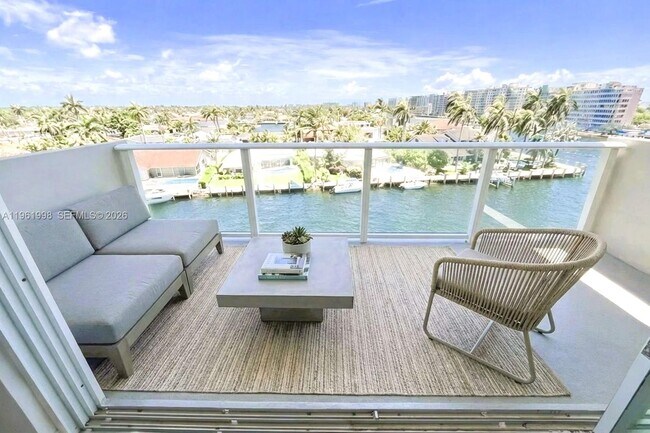 Building Photo - 140 NE 28th Ave Unit 607