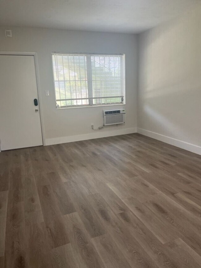 Photo - 600 SW 9 AVE