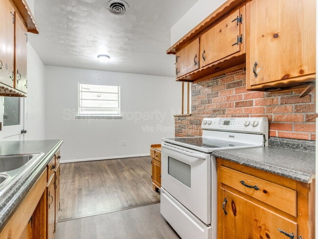 Photo - 219 Boston St