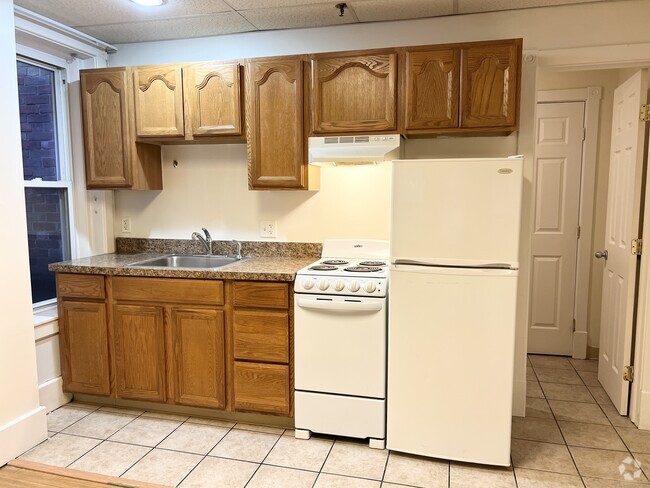 Building Photo - 696 Main St Unit B2 Rental