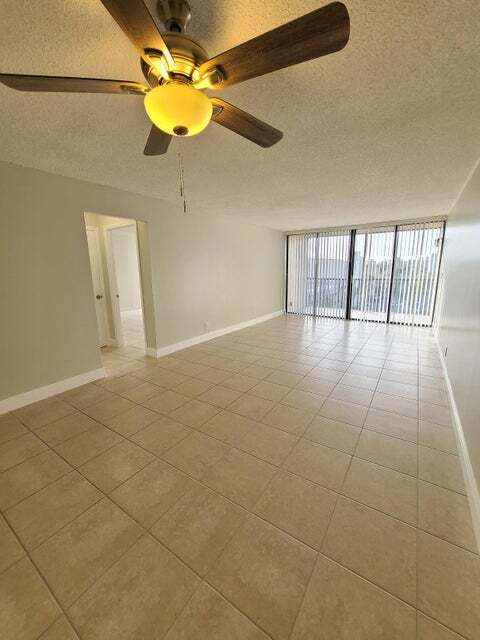 Photo - 4 Royal Palm Way Unit 6050