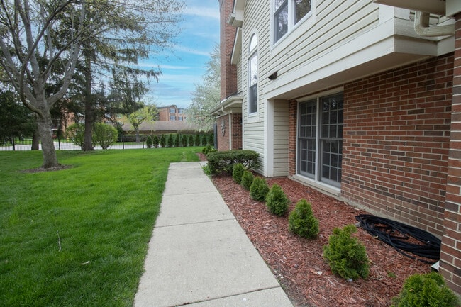 Photo - 1843 W White Oak St