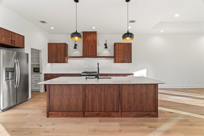 Photo - 3802 Commerce St