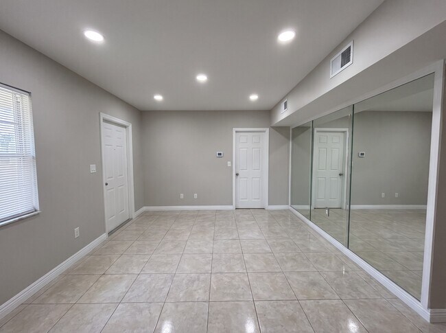 Photo - 500 NE 135th St