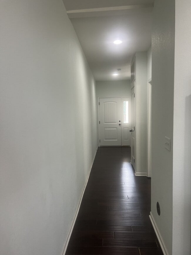 Photo - 2 Bed, 2.5 Bath Townhouse - Shawnee, KS