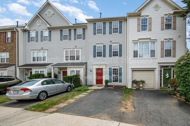 Photo - 45425 Clarkes Crossing Square